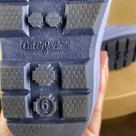 Cat & Jack Toddler Toddler Girl’s Size 6 Snow Boots Walrus Pull On Winter Boots - Picture 9 of 9